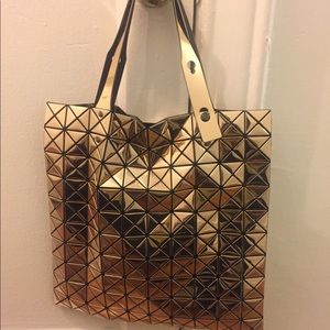 Issue Miyake Bao bao tote
